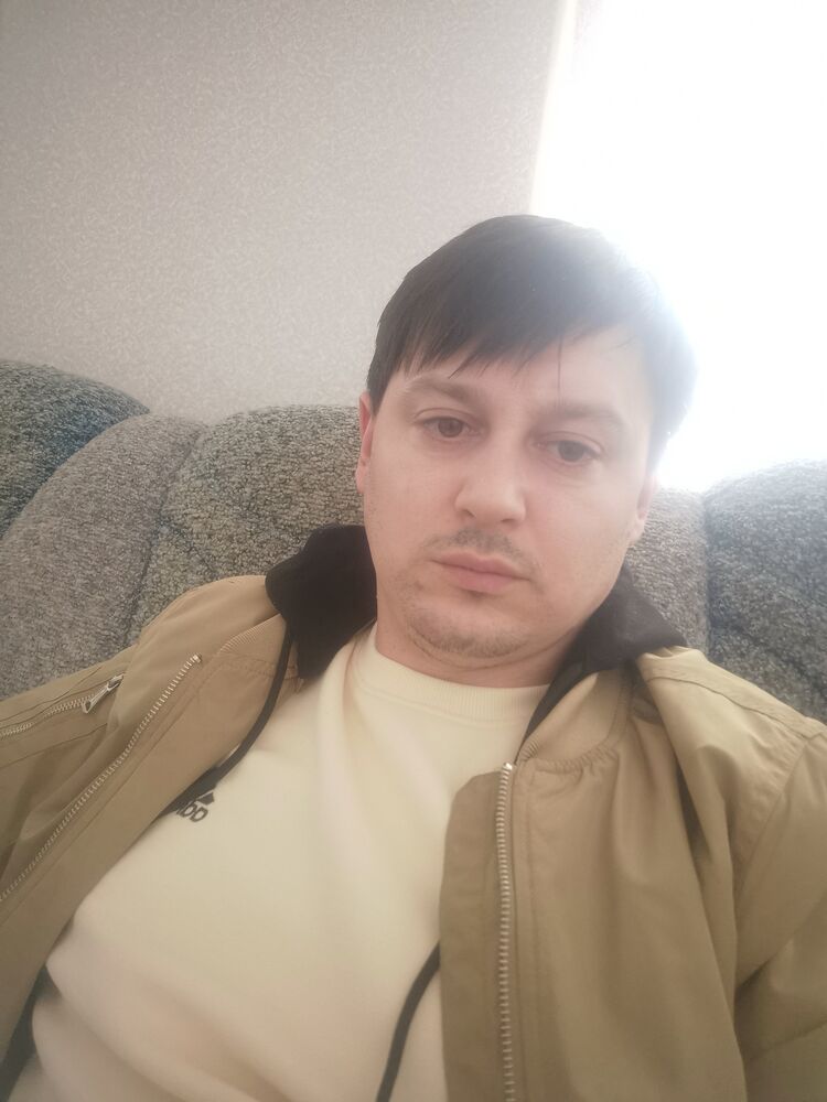  41534686  Alexander, 33 ,     