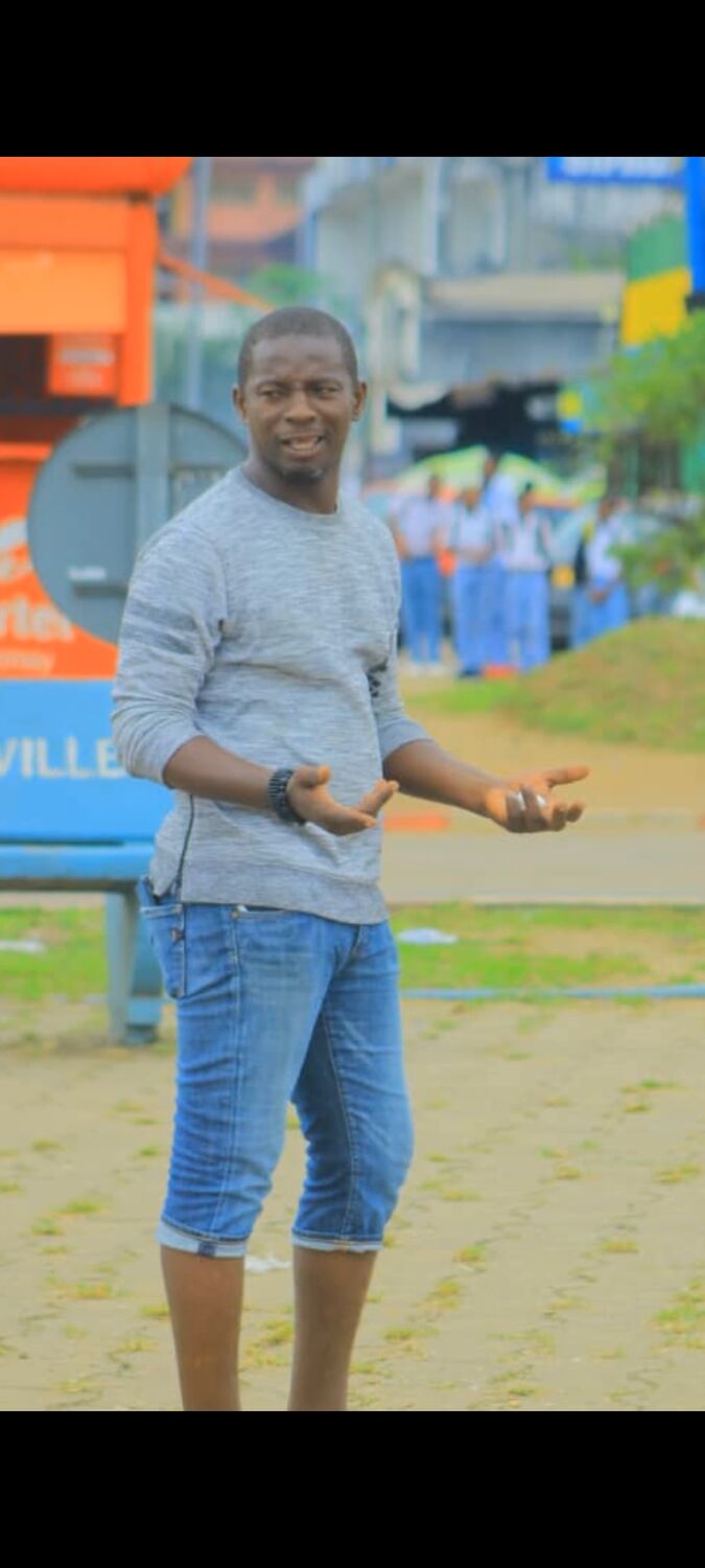  45210496  Anguilet, 40 ,    