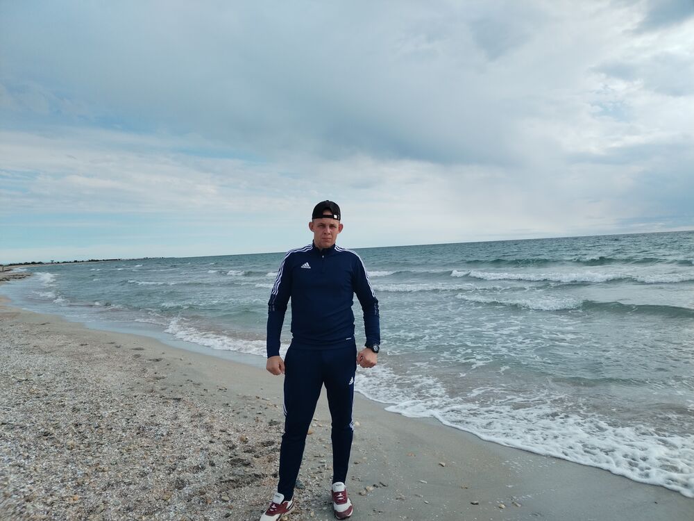 31663186  Pavel, 27 ,    