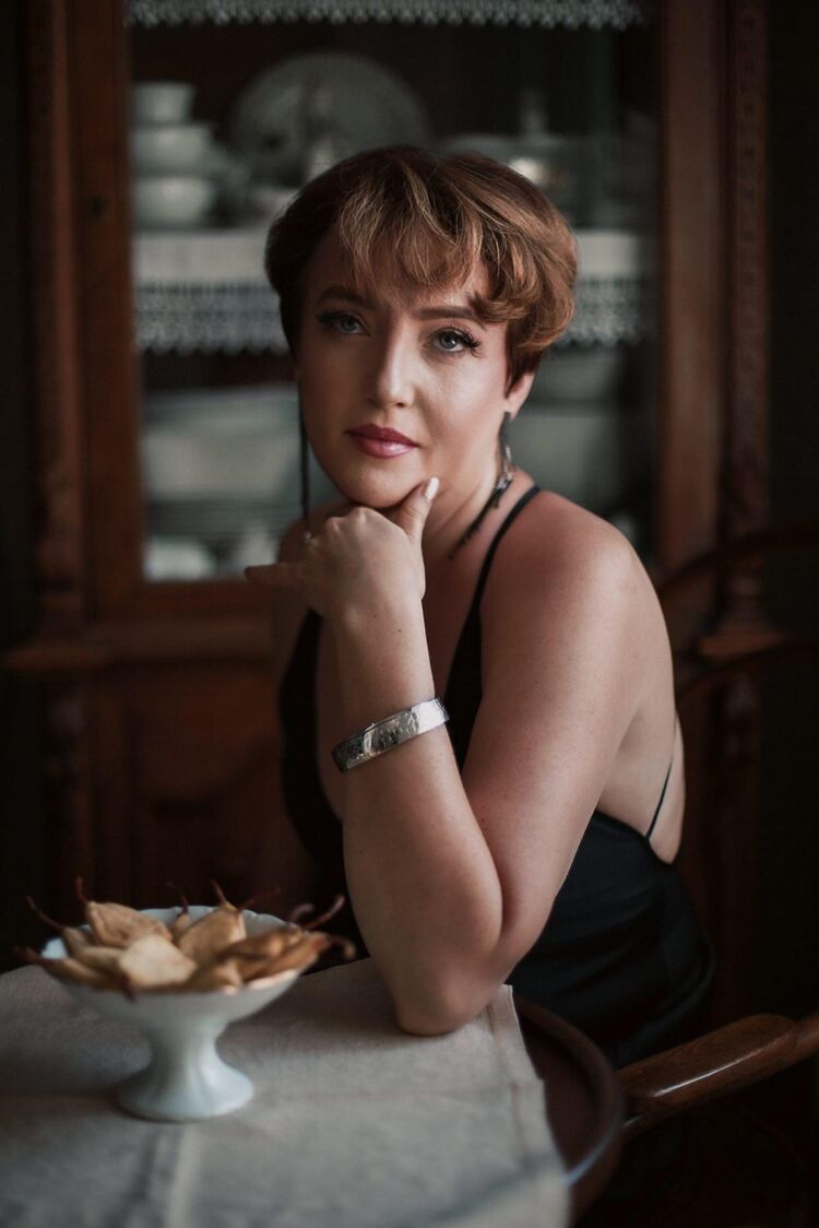  50660446  Iriska, 44 ,    