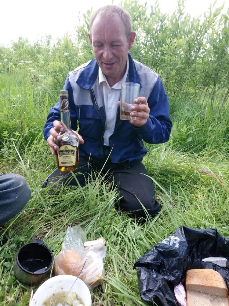  ,   Aleksandr, 49 ,   ,   , c 