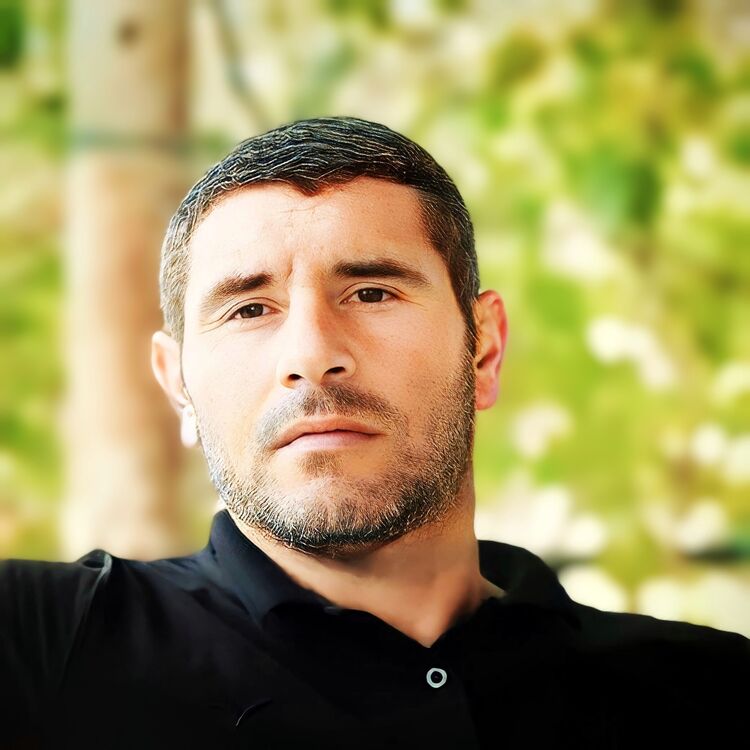  53601566  Raul, 42 ,    