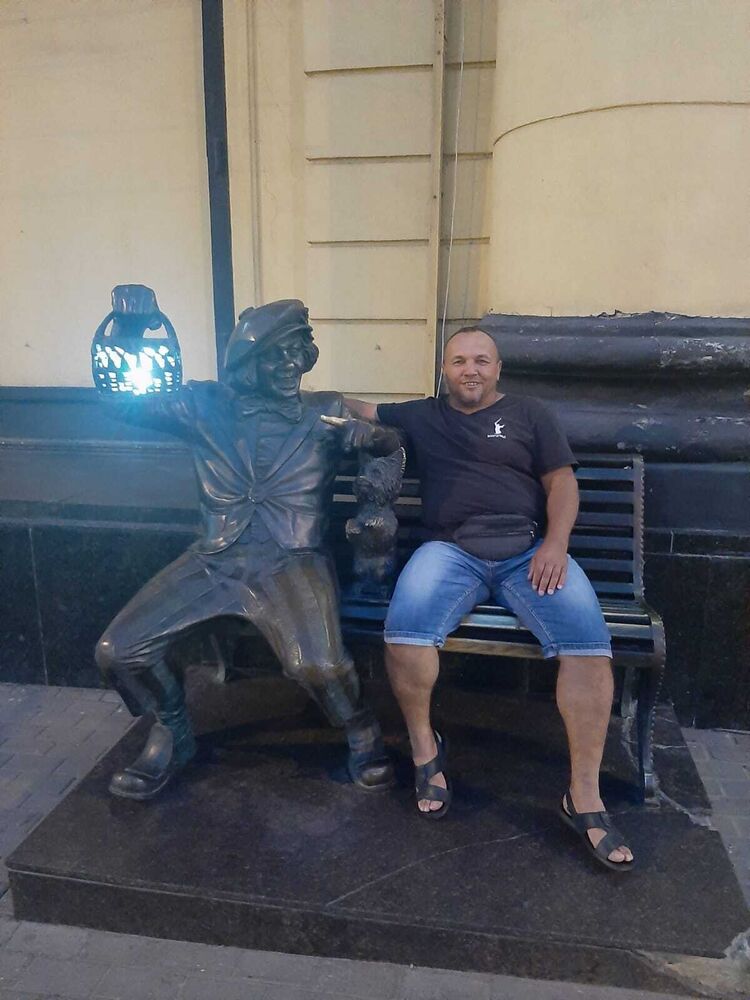  29524156  Vitaliu, 47 ,    