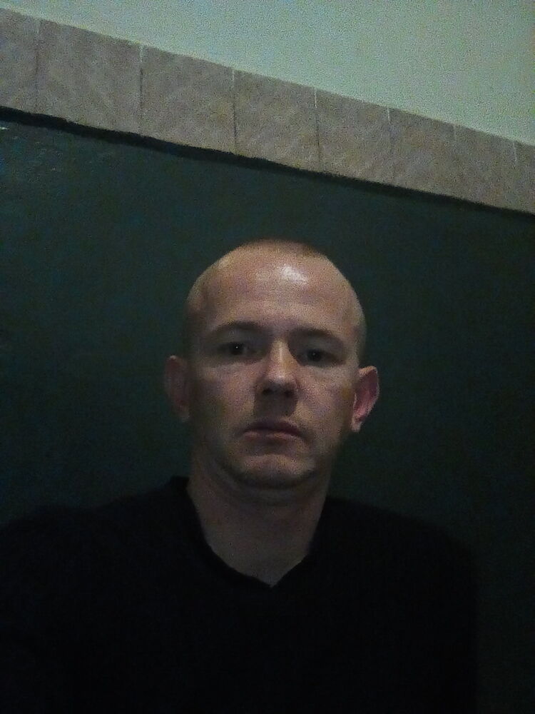 30754286  Artem, 39 ,    