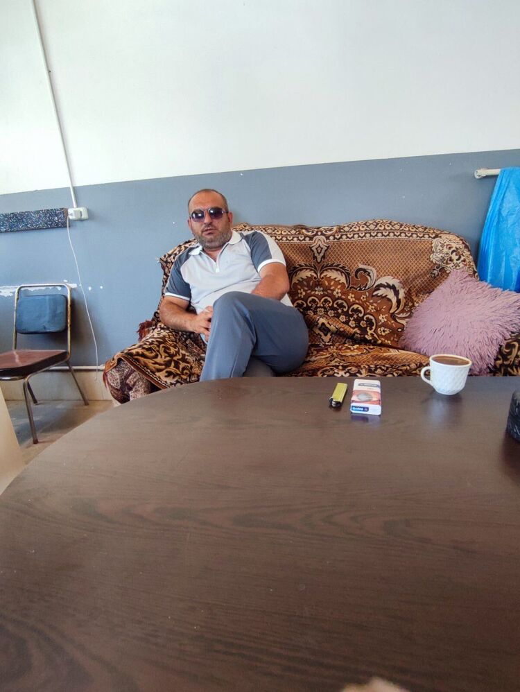 53811876  Henri, 44 ,    