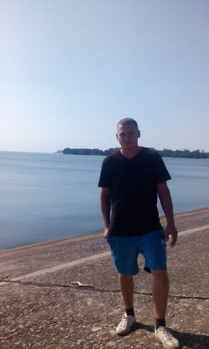  10405486  Vlad, 34 ,    