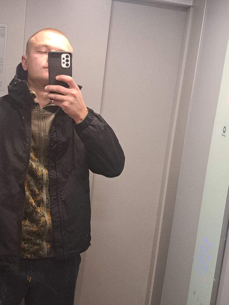  ,   Genek, 27 ,   