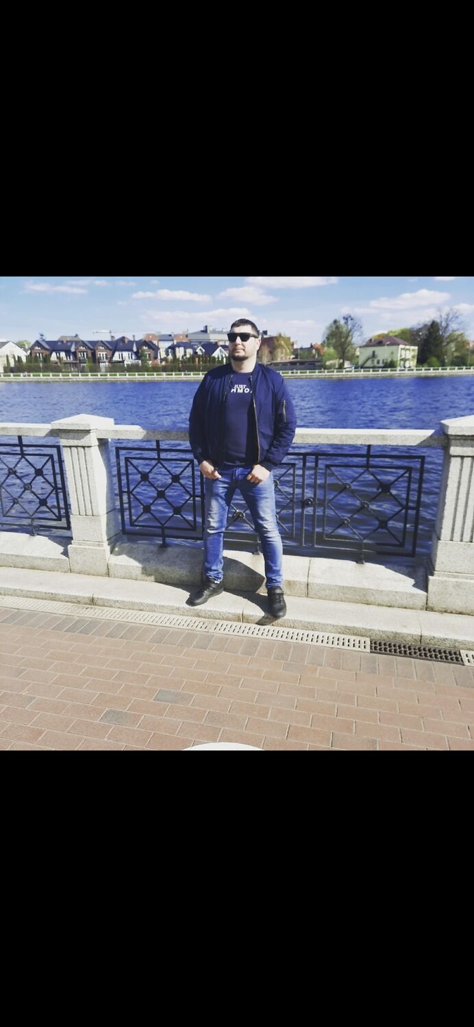  49935066  Viktor, 36 ,    