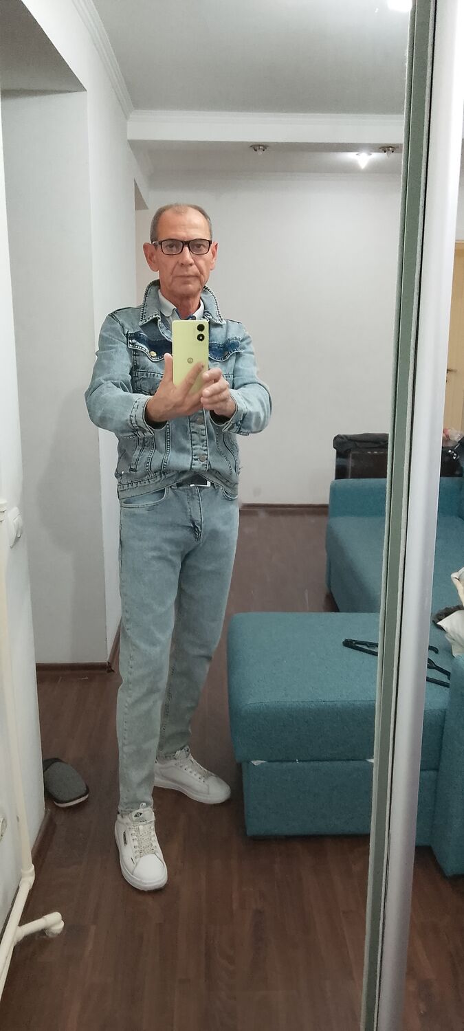  ,   Anatol, 55 ,   c 