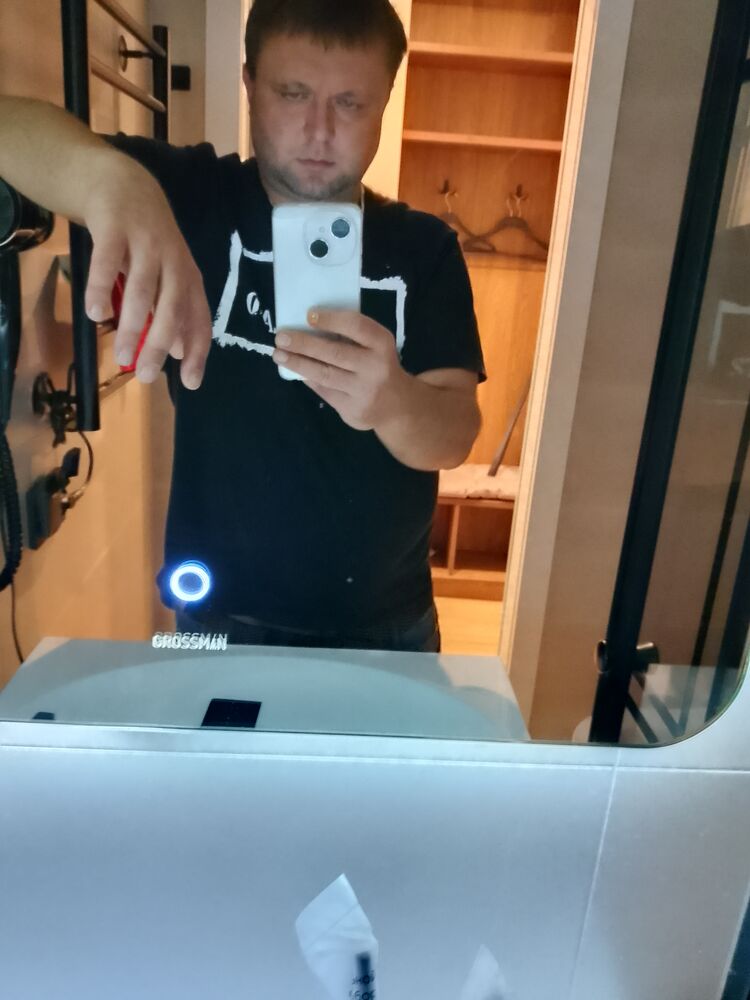  52856346  Vladimir, 39 ,    