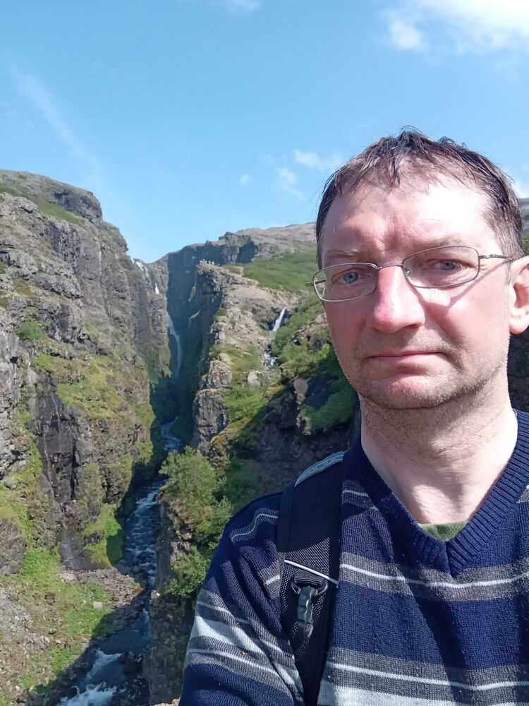  52340396  Gedas, 54 ,    Selfoss