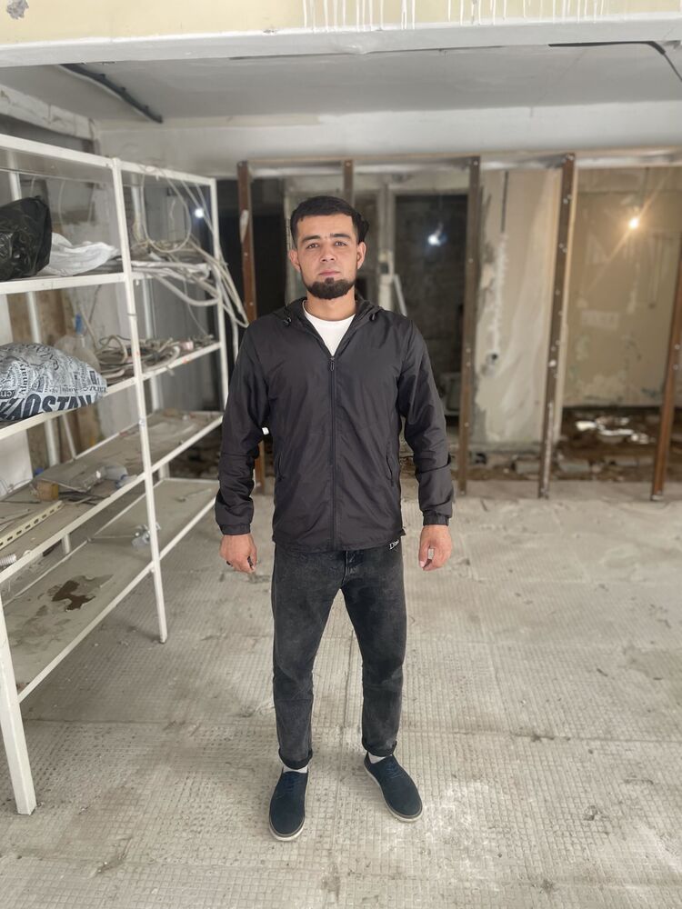  53520776  , 22 ,    -