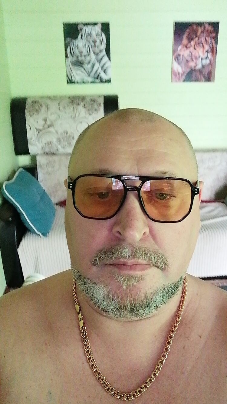  53007616  PAVEL, 51 ,    