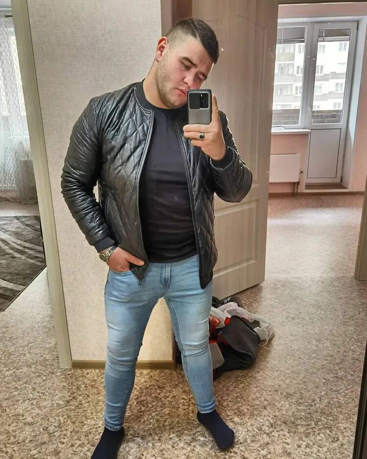  Murowana Goslina,   Artem, 30 ,   ,   
