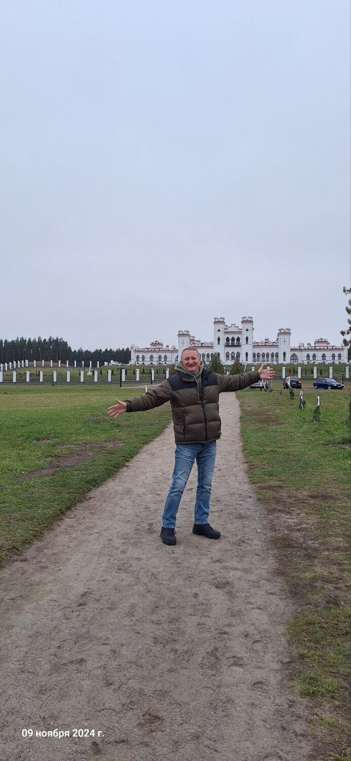  49767486  Vik, 52 ,    