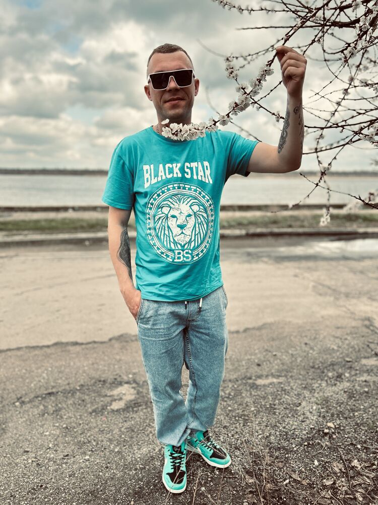  50749026  Artem, 38 ,    