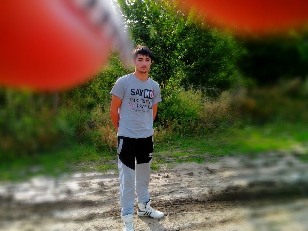  54256546  Artur, 30 ,    