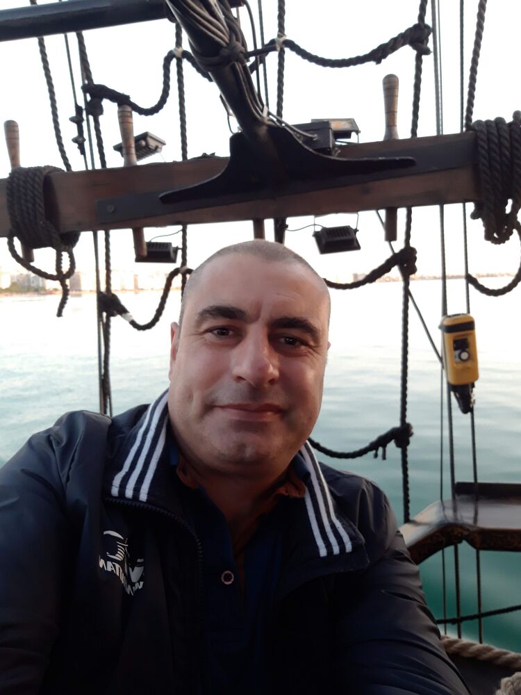  25319516  Dimitar, 49 ,    