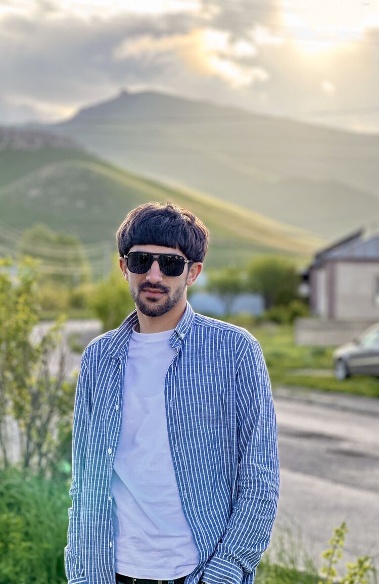  52520576  Seroj, 25 ,    