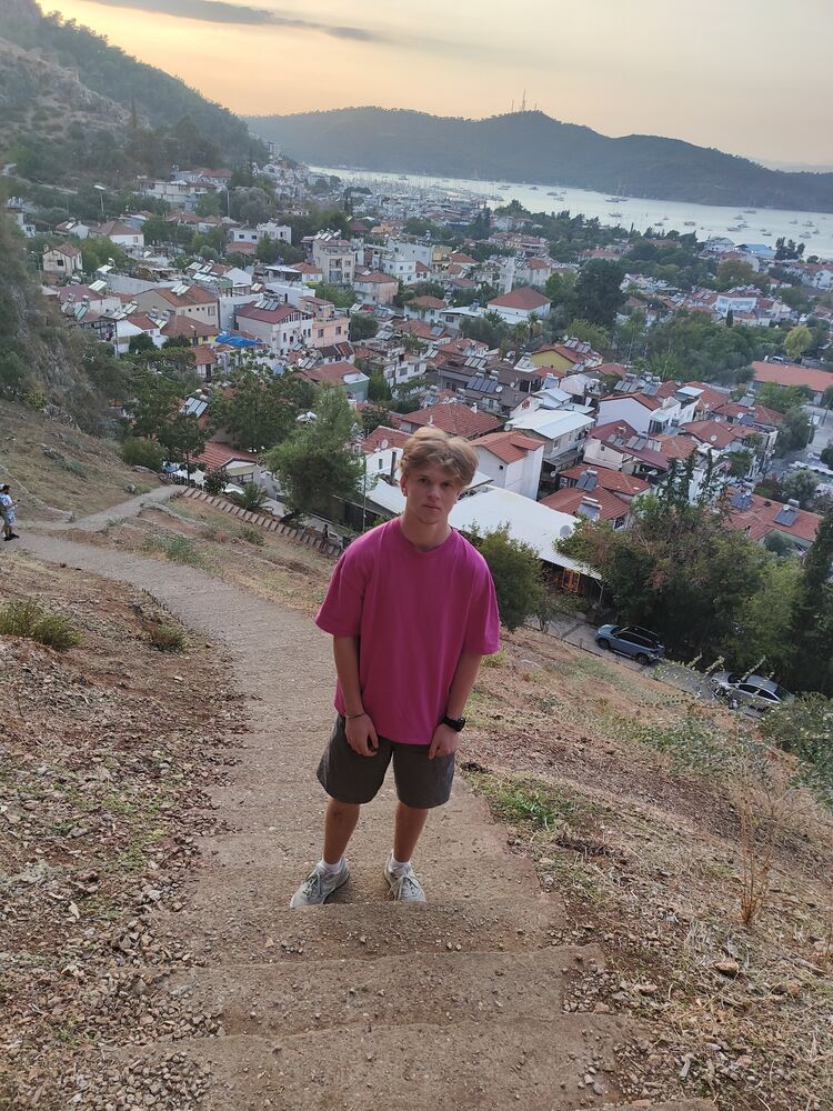  -,   Andrej, 18 ,   ,   