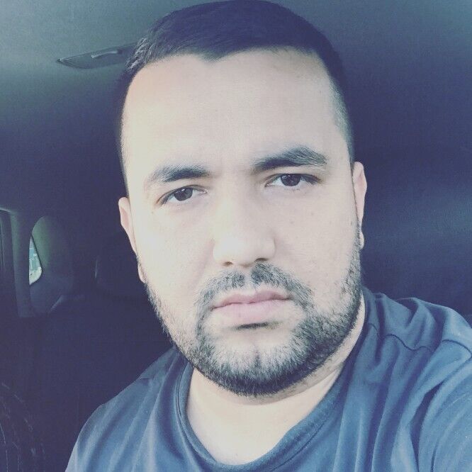  52584456  Adam, 35 ,    