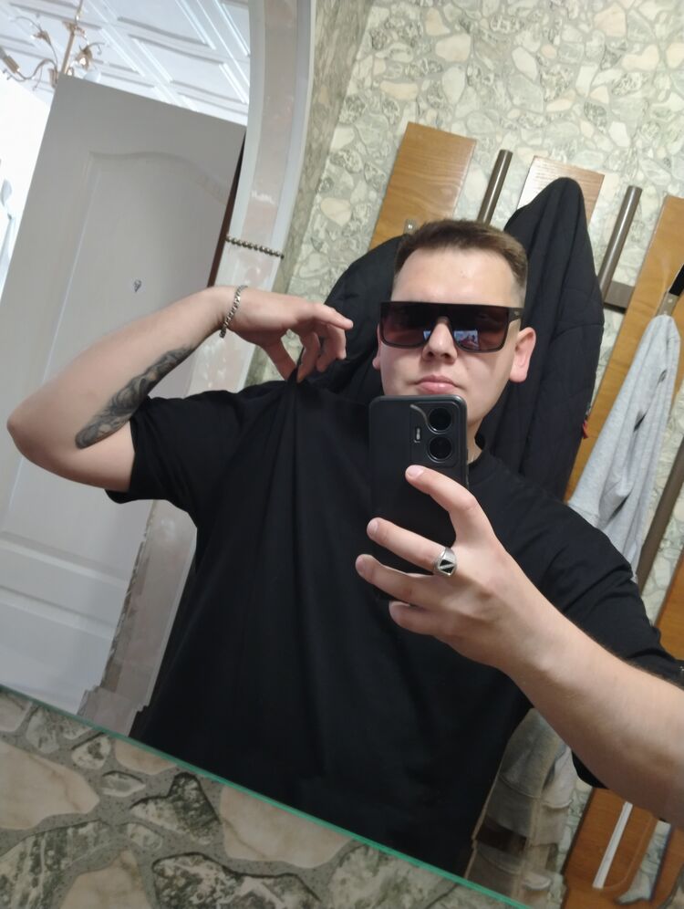  43889336  Antonio, 29 ,    