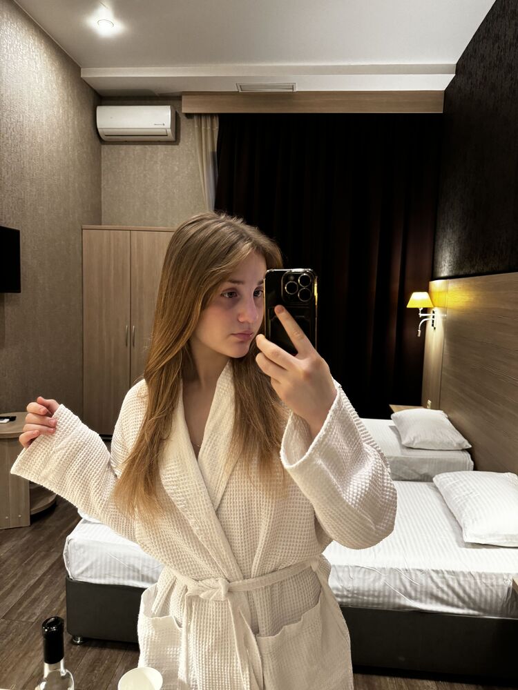  42868646  Yaroslava, 21 ,    -