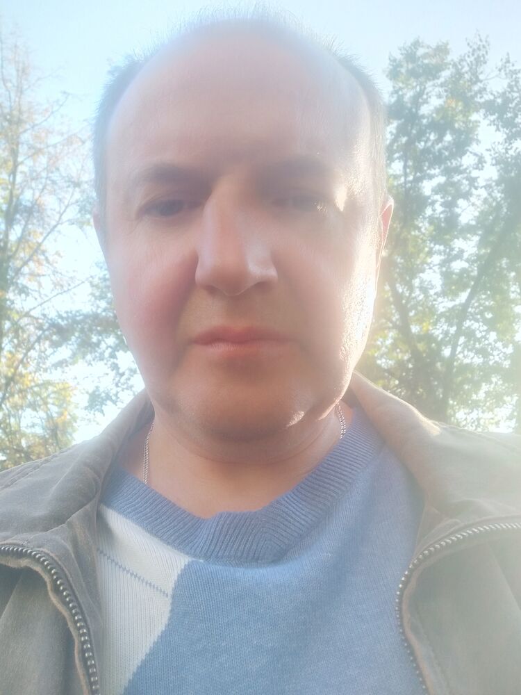  38065826  Oleg, 54 ,    
