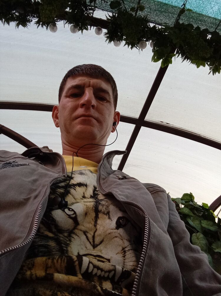  46817386  Alex, 40 ,    