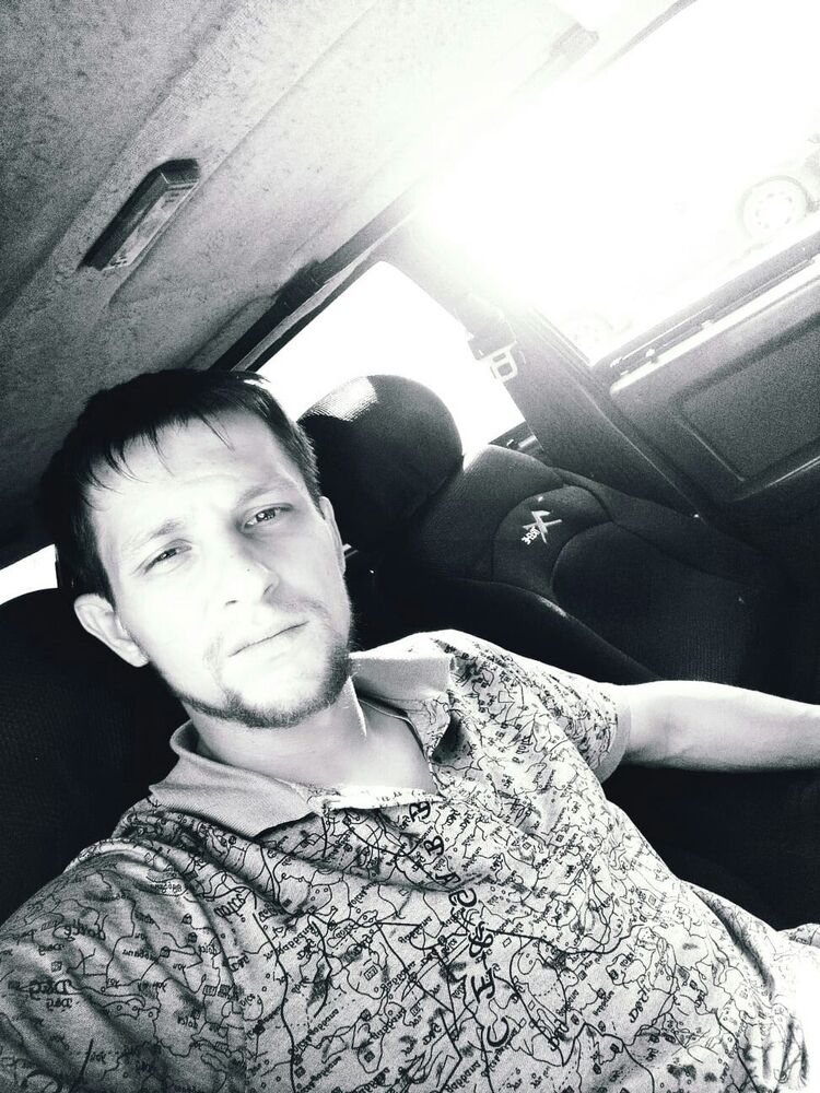  37803086  Vlad, 28 ,    