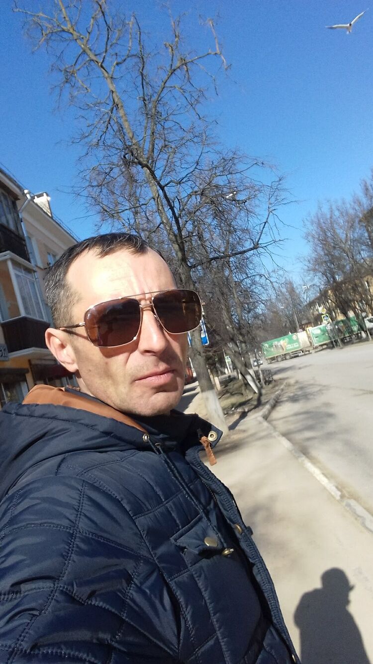  41585426  Dmitrii, 46 ,     