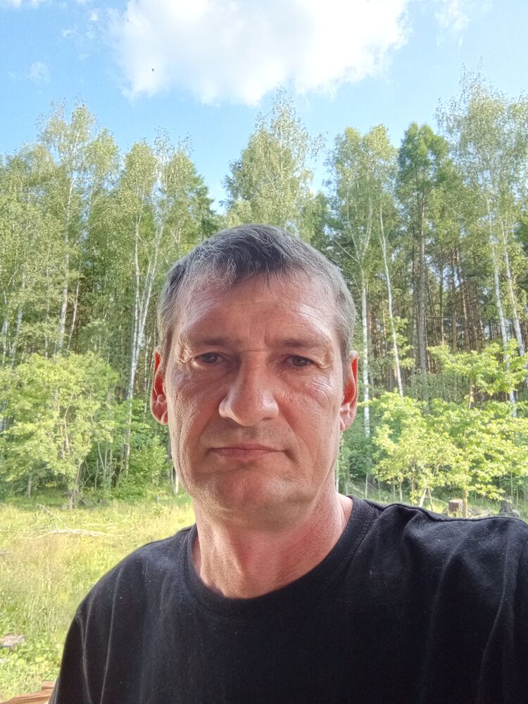  52119526  Vik, 43 ,    