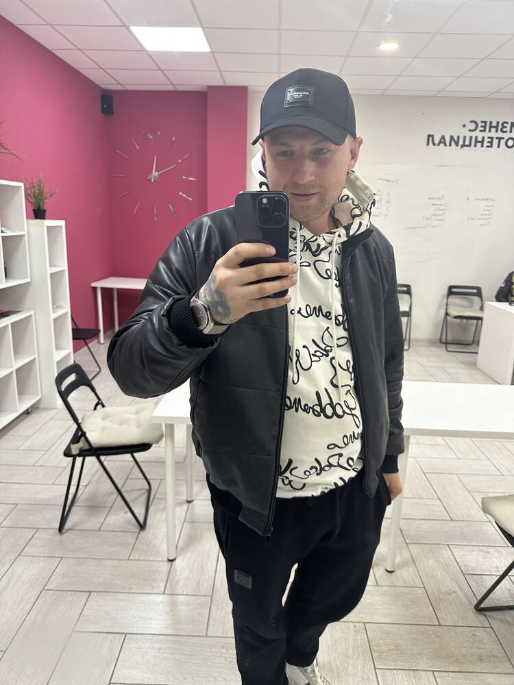  ,   Sam, 32 ,   ,   
