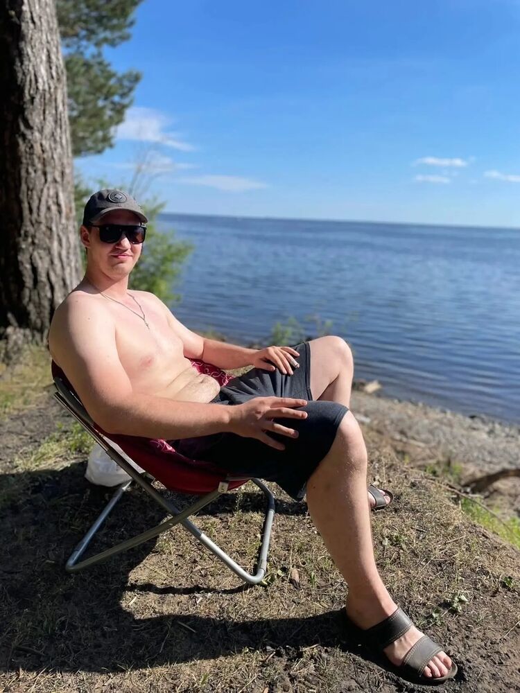  38531326  Alexander, 30 ,    