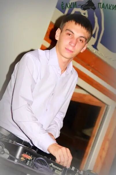  27497556  Artem, 33 ,    