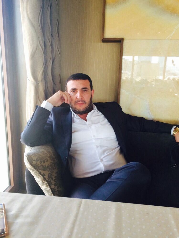  46130676  Murad, 52 ,    