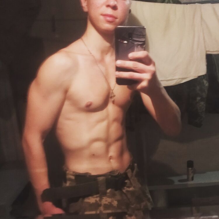  ,   Adrian, 25 ,   c 