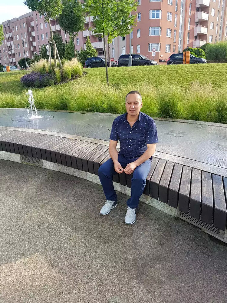  16299926  Rustam, 42 ,    Praha