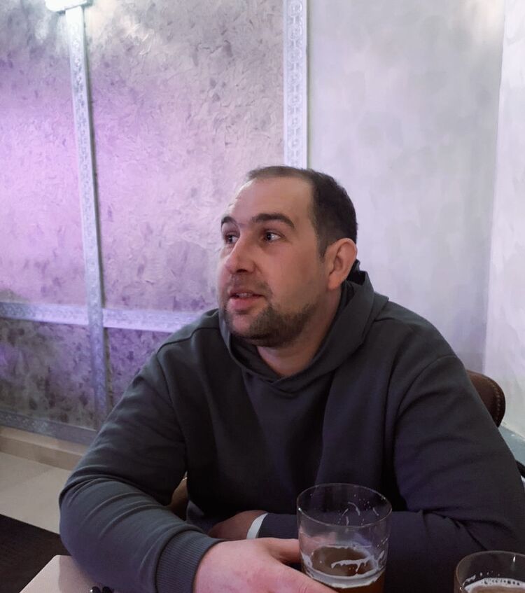  42423136  Andrew, 34 ,    -