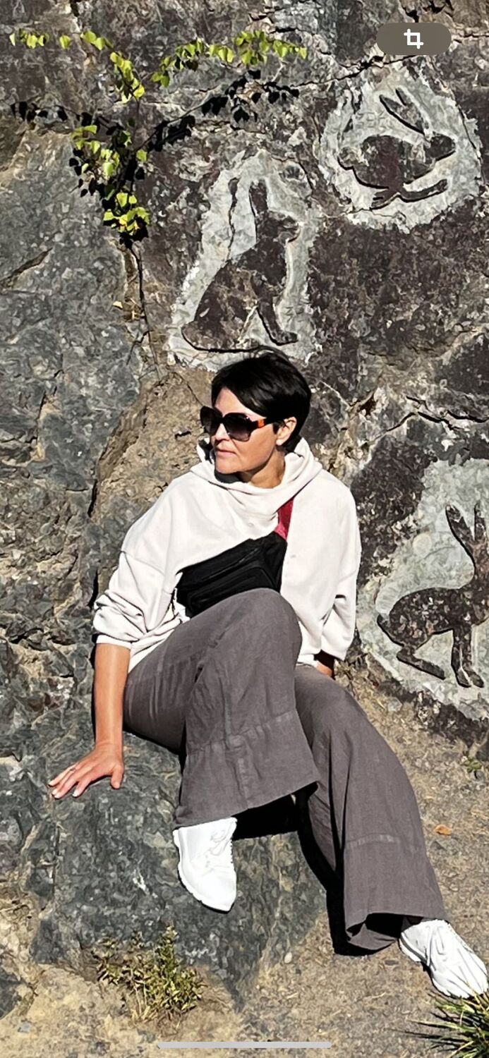  47558136  Julia, 52 ,    -