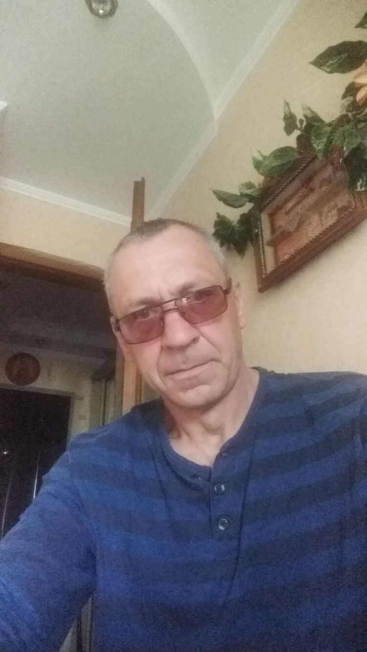  22915816  Jeorjii, 45 ,    
