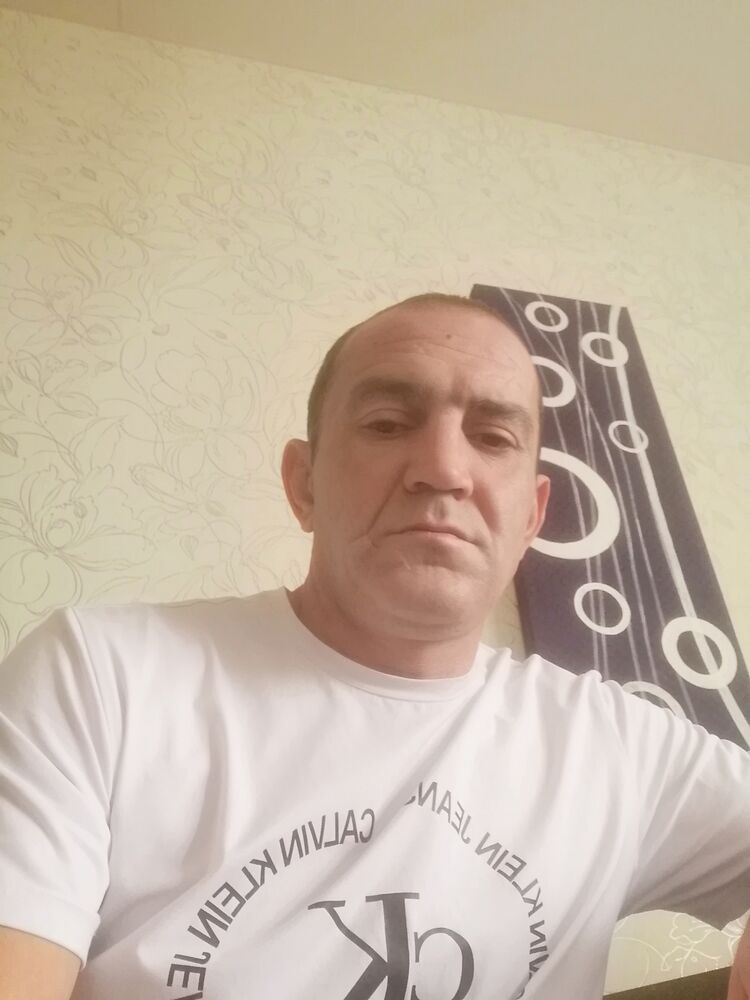  --,   Artiom, 44 ,   ,   