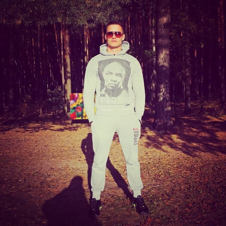  13836386  Viktor, 32 ,    