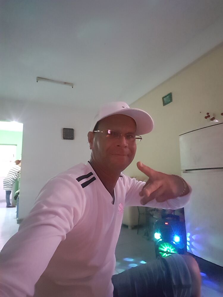  31346506  Francisco, 44 ,    