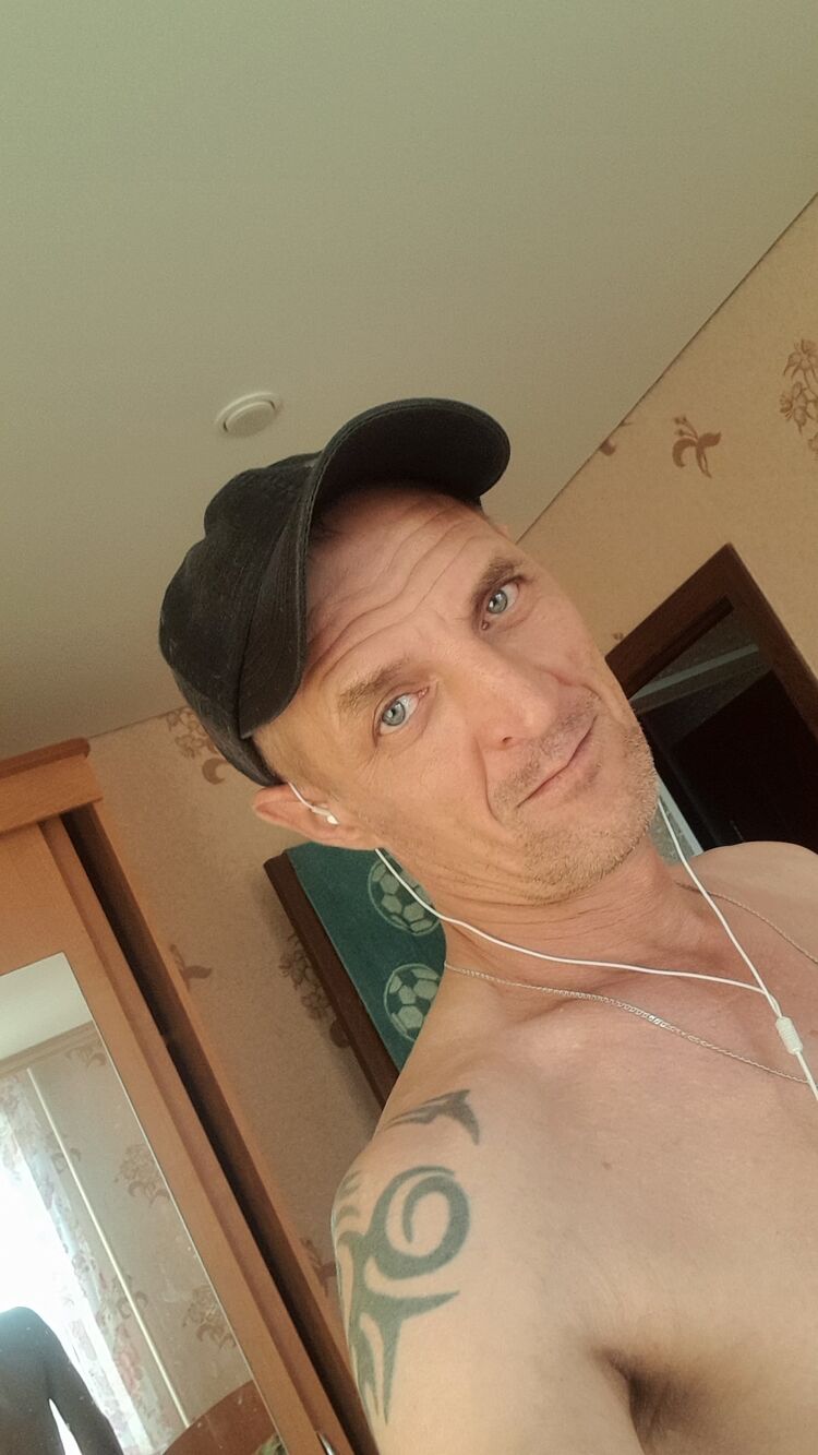  28797116  Alexander, 47 ,    