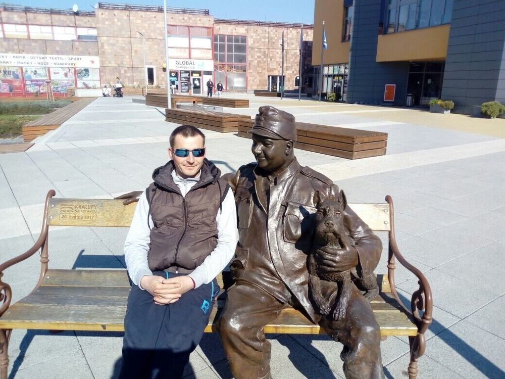  24342546  Vasili, 34 ,    