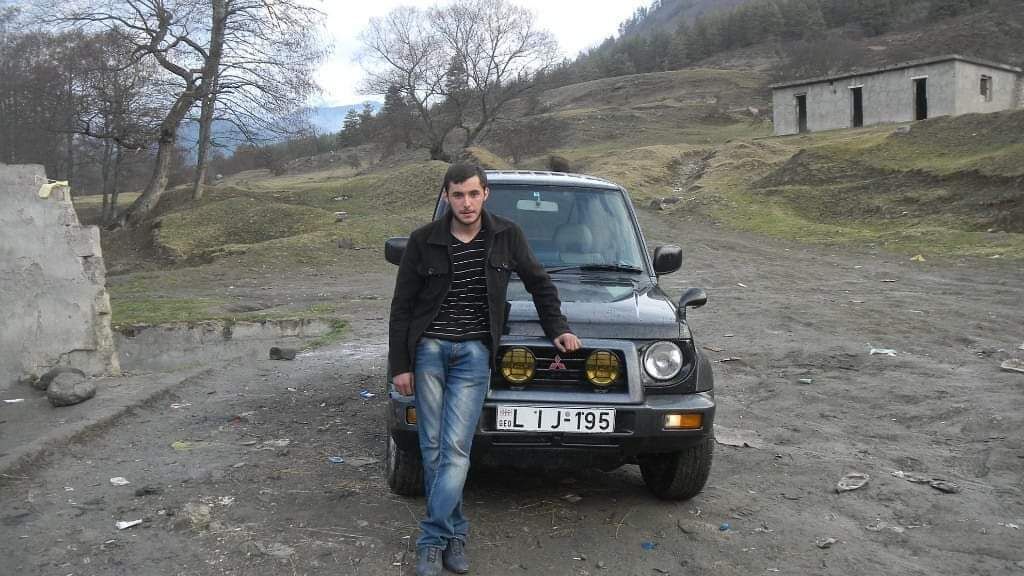  29924466  Tornike, 31 ,    