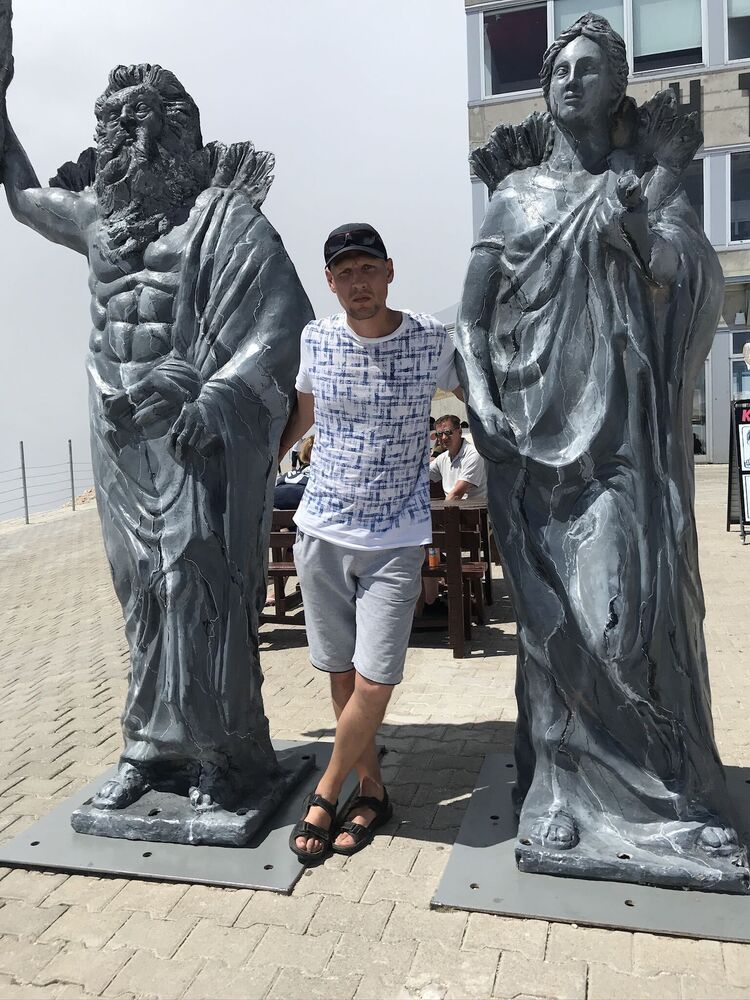  ,   Sergei, 42 ,   ,   