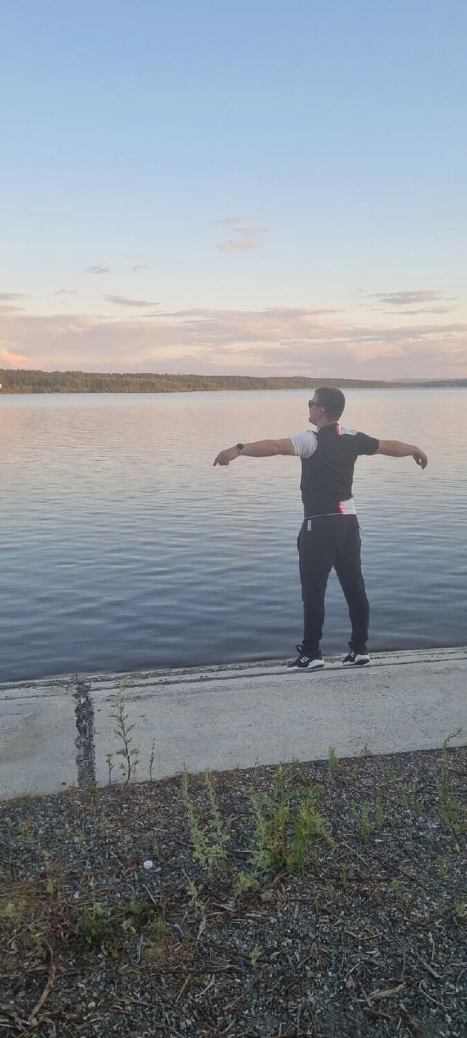  33120656  Ilya, 37 ,     