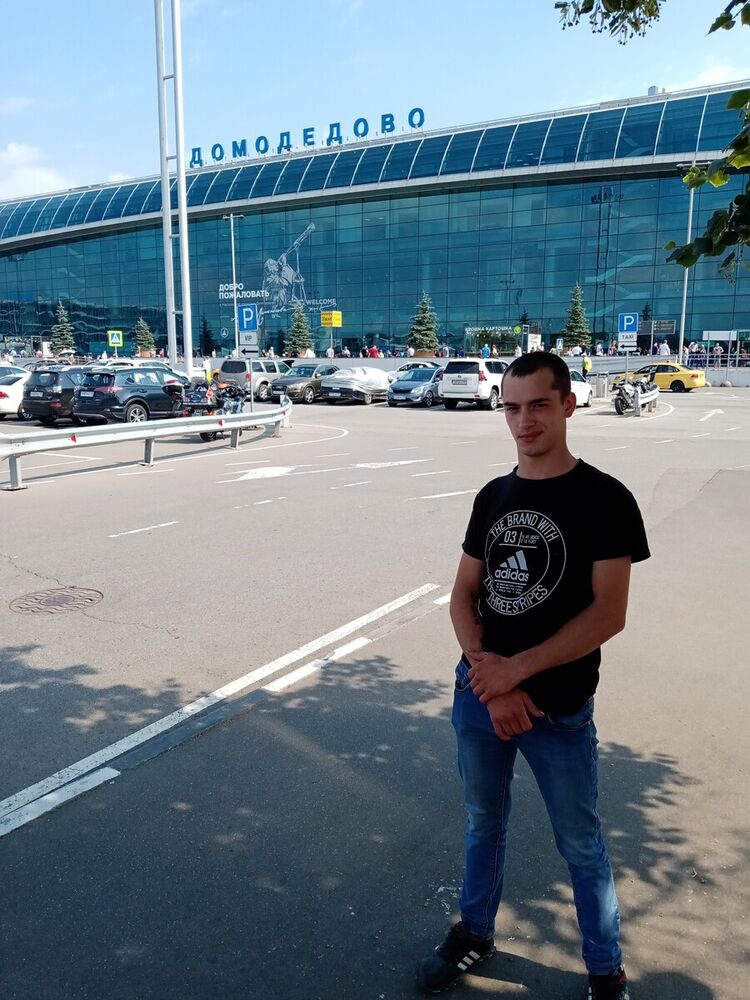  21204266  Vlad, 25 ,    